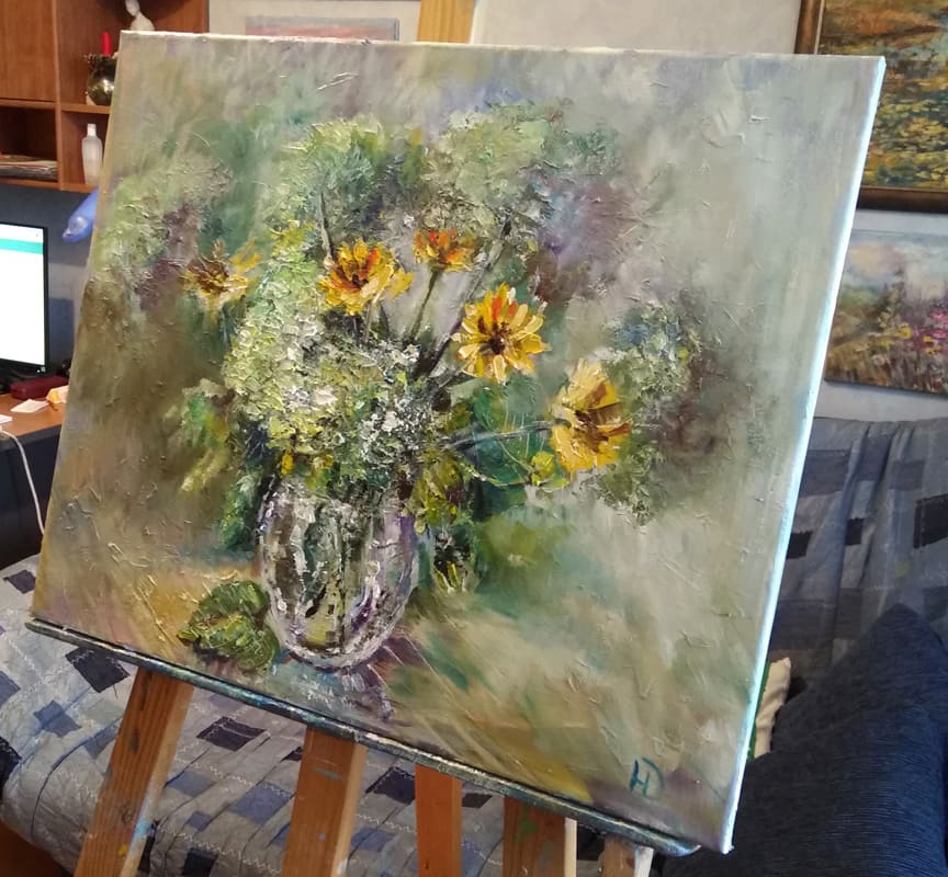 Картина маслом "Цветы гортензии в вазе"  на мольберте
